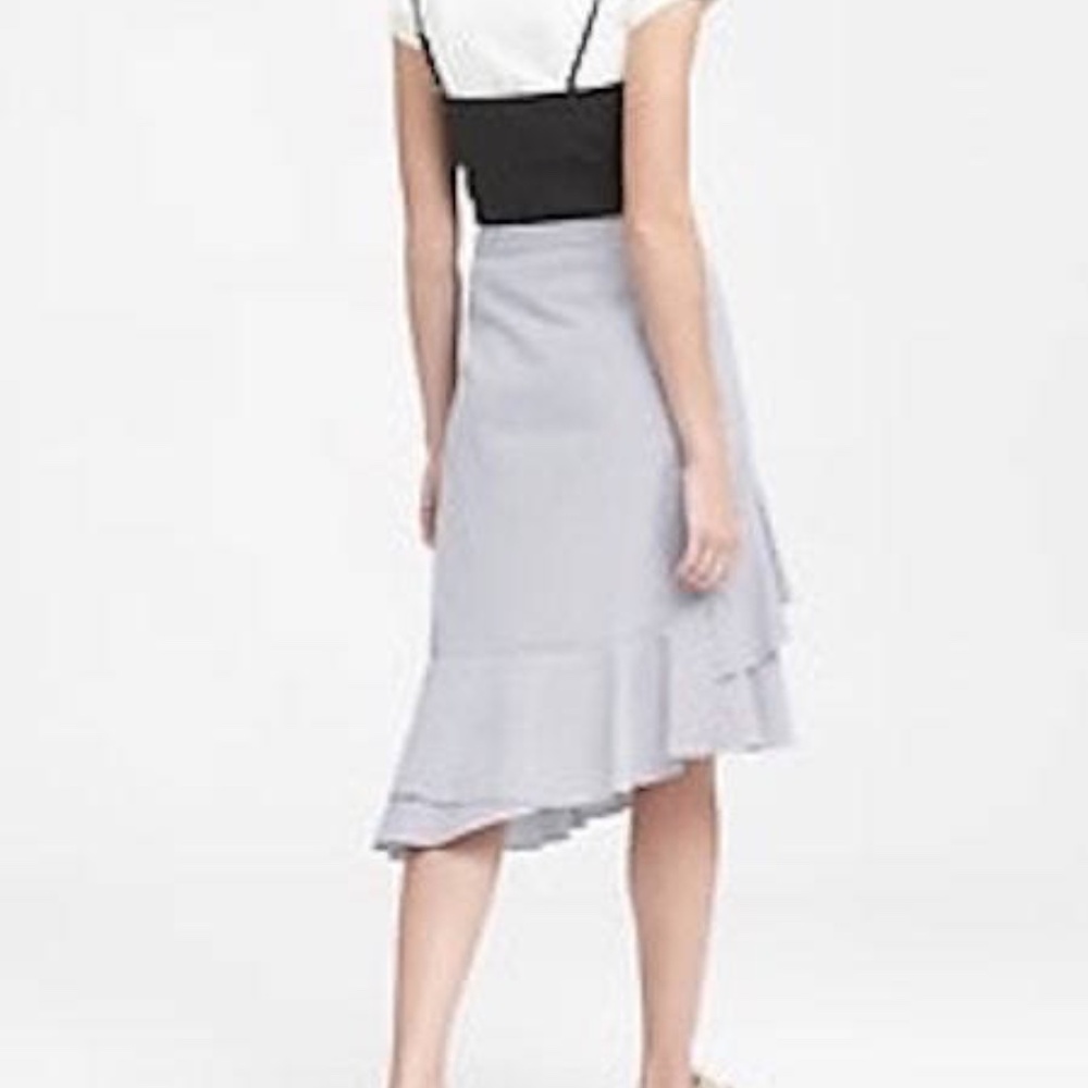 Women's Banana Republic Striped Seersucker High-Low Ruffle Skirt in size 4
